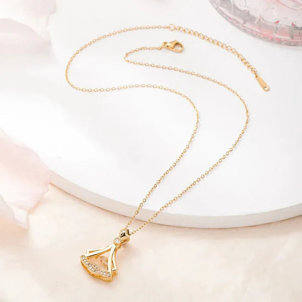 Style Gold-Plated Rhinestone Bow Pendant Necklace – Fashion Jewelry for Women